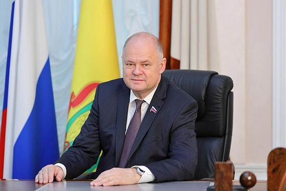 Вадим Супиков поздравил выпускников с последним звонком