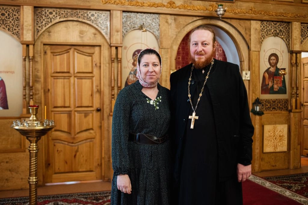 священник и жена.jpg