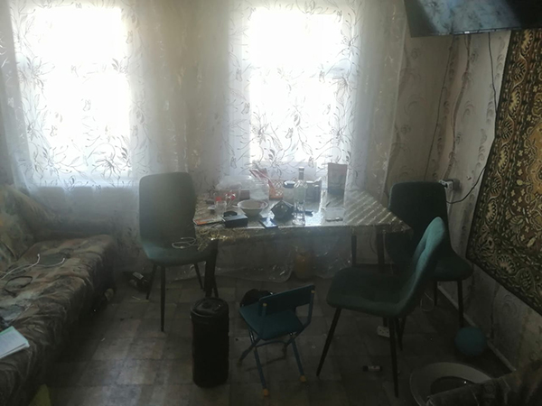 Застолье начиналось мирно