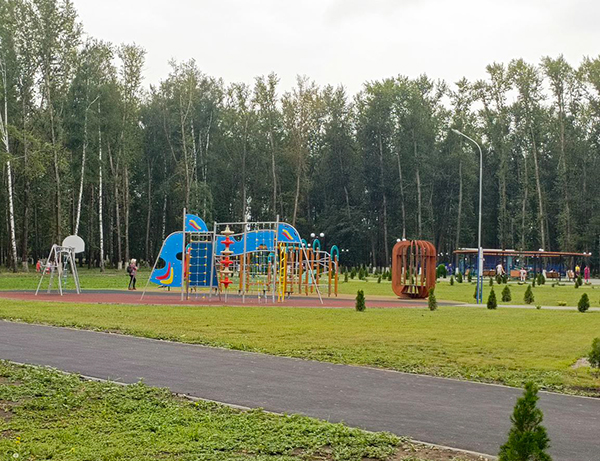 В парке созданы условия для взрослых и детей