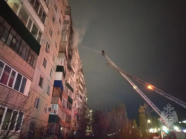 Причины пожара выясняются