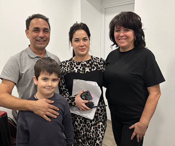 Бегуновы с внуком Кириллом и редактором программы Еленой Капориковой