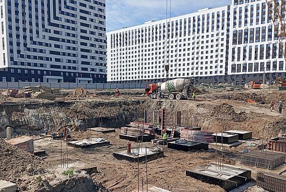 Светлана Круглова провела совещание у строящейся в Лугометрии школы Светлана Круглова провела совещание у строящейся в Лугометрии школы