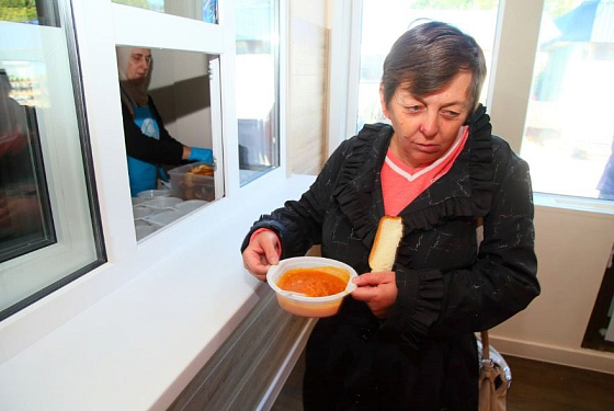 В Пензе открылся пункт с бесплатными горячими обедами В Пензе открылся пункт с бесплатными горячими обедами