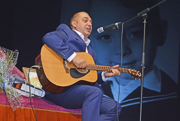 Фото||Владимир ГРИШИН Табаков, Миронов, Винокур и Каплан поздравили Казакова